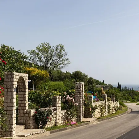 Luma Retreat Jacuzzi & Peaceful Rides Διαμέρισμα Petraca