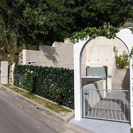 Luma Retreat Jacuzzi & Peaceful Rides Petraca