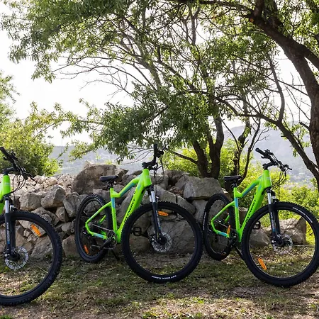 Luma Retreat Jacuzzi & Peaceful Rides * Petraca