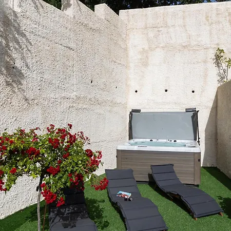 Luma Retreat Jacuzzi & Peaceful Rides * Petraca