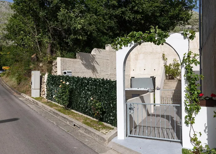 Luma Retreat Jacuzzi & Peaceful Rides Petraca