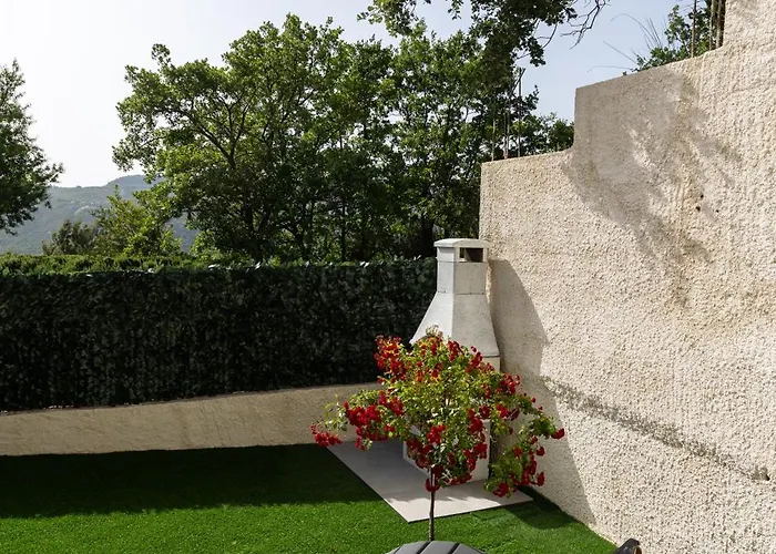 Luma Retreat Jacuzzi & Peaceful Rides * Petraca